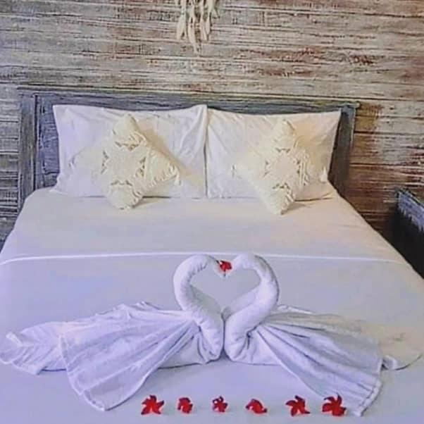 Sarinah Beach - Bistro & Bungalow Batununggul Extérieur photo