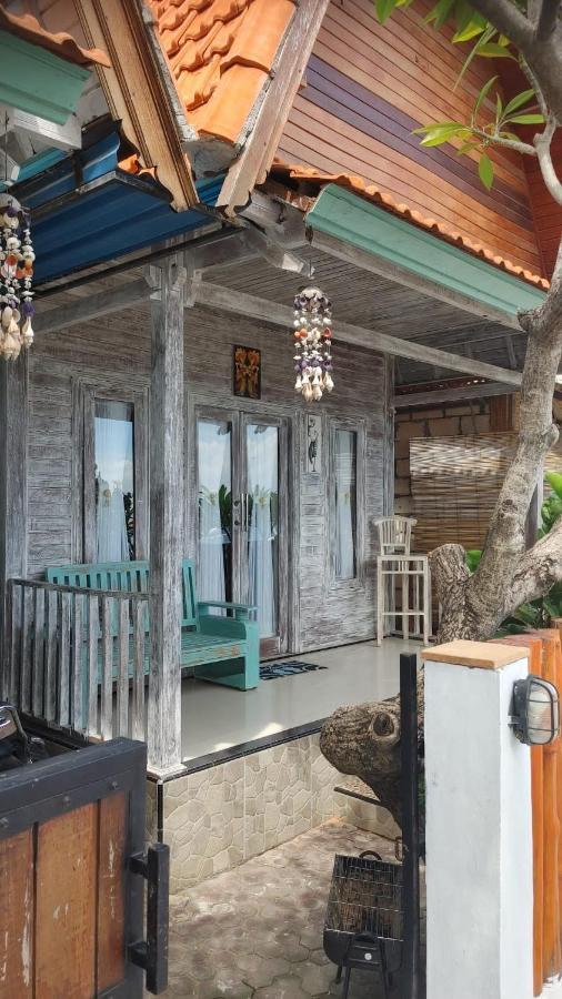 Sarinah Beach - Bistro & Bungalow Batununggul Extérieur photo